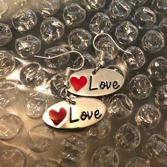 Love ❤️ Love fish hook earrings ❤️ - Picture 3 of 3